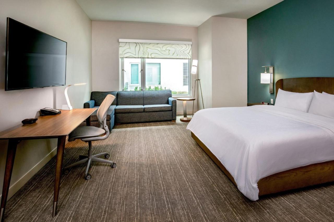 Element Hampton Peninsula Town Center Hotel Kültér fotó