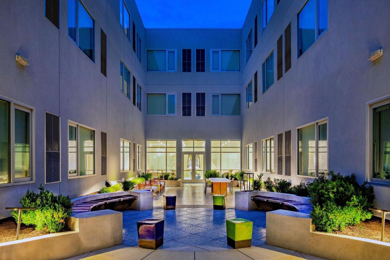 Element Hampton Peninsula Town Center Hotel Kültér fotó